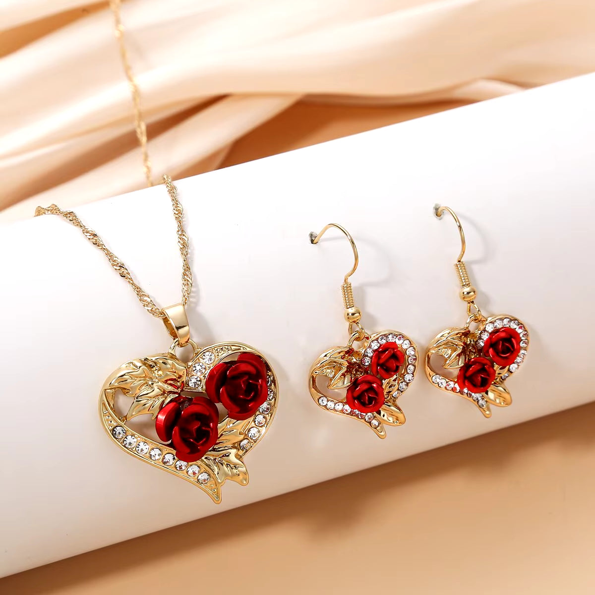 Rose Heart Pendant Necklace (عقد القلب الوردي - مجوهرات رومانسية ليوم الحب)