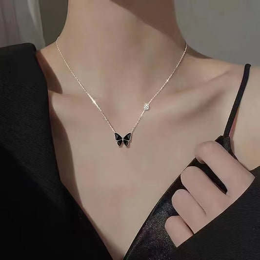 Butterfly Mood Necklace (عقد الفراشة المزاجي - يتحكم في درجة الحرارة ويغير اللون)