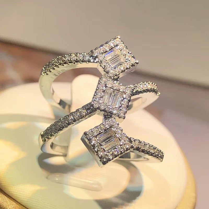 Elegant Silver Cubic Zirconia Ring (خاتم فضة أنيق بحجر الزركون - مثالي للعرائس والمناسبات)