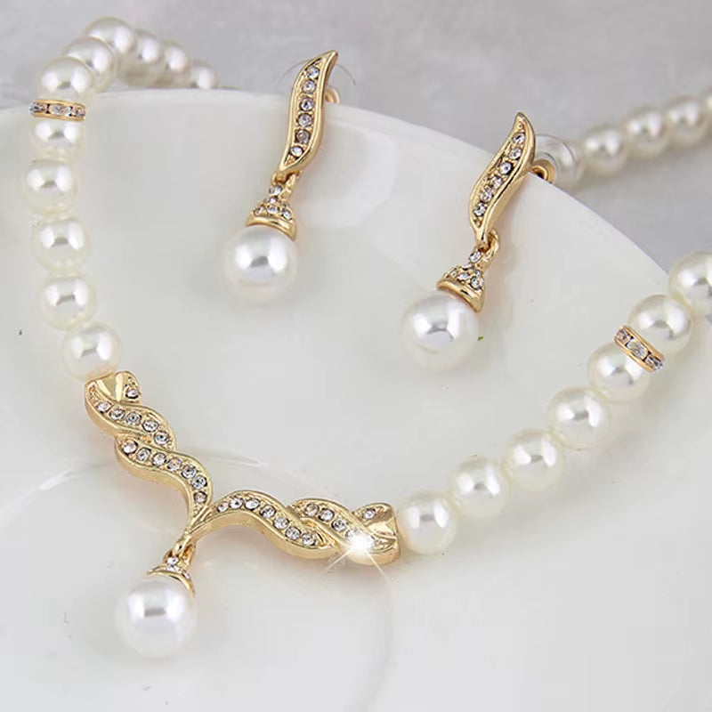 Elegant Gold Pearl Jewelry necklace Set (طقم مجوهرات ذهبي أنيق باللؤلؤ - مثالي للعرائس)