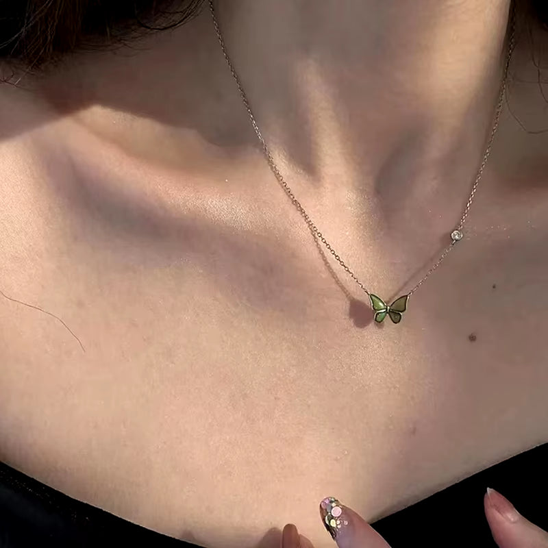 Butterfly Mood Necklace (عقد الفراشة المزاجي - يتحكم في درجة الحرارة ويغير اللون)