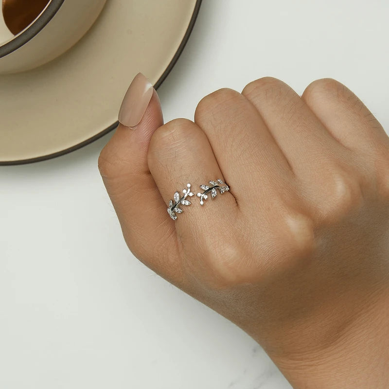 Delicate Leaf Open Ring (خاتم الورقة الرقيق)