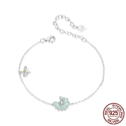 Enchanting Mint Green Daisy Bracelet (سوار زهرة ديزي الأخضر النعناعي الساحر)