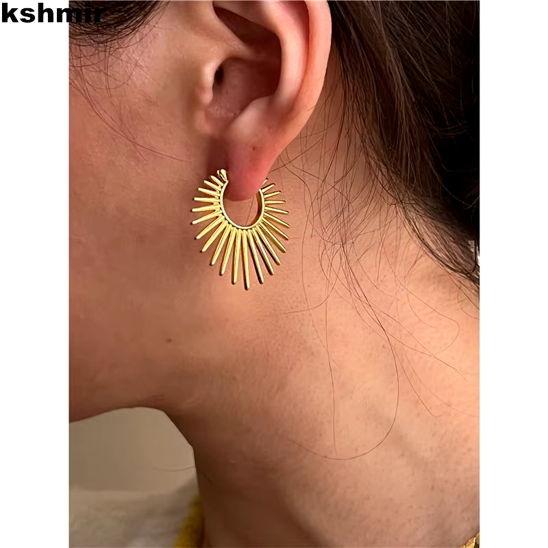 Bold Geometric Fan Earrings (أقراط مروحية هندسية  - إكسسوار أنيق للسيدات)