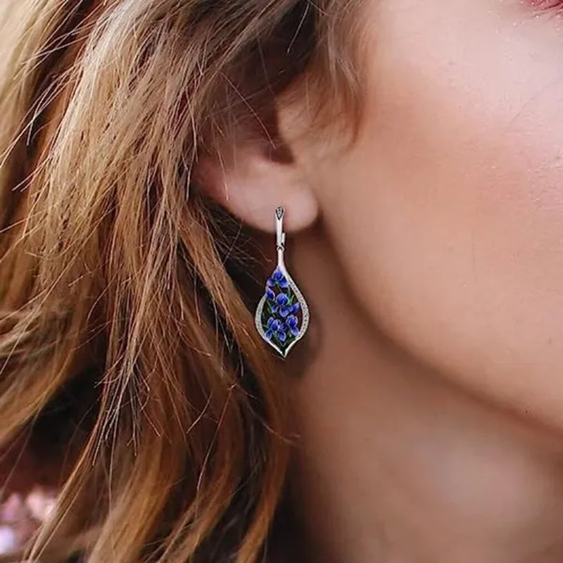 Enamel Leaf & Flower Dangle Earrings (أقراط متدلية بأوراق وزهور مطلية - إكسسوارات الزفاف)